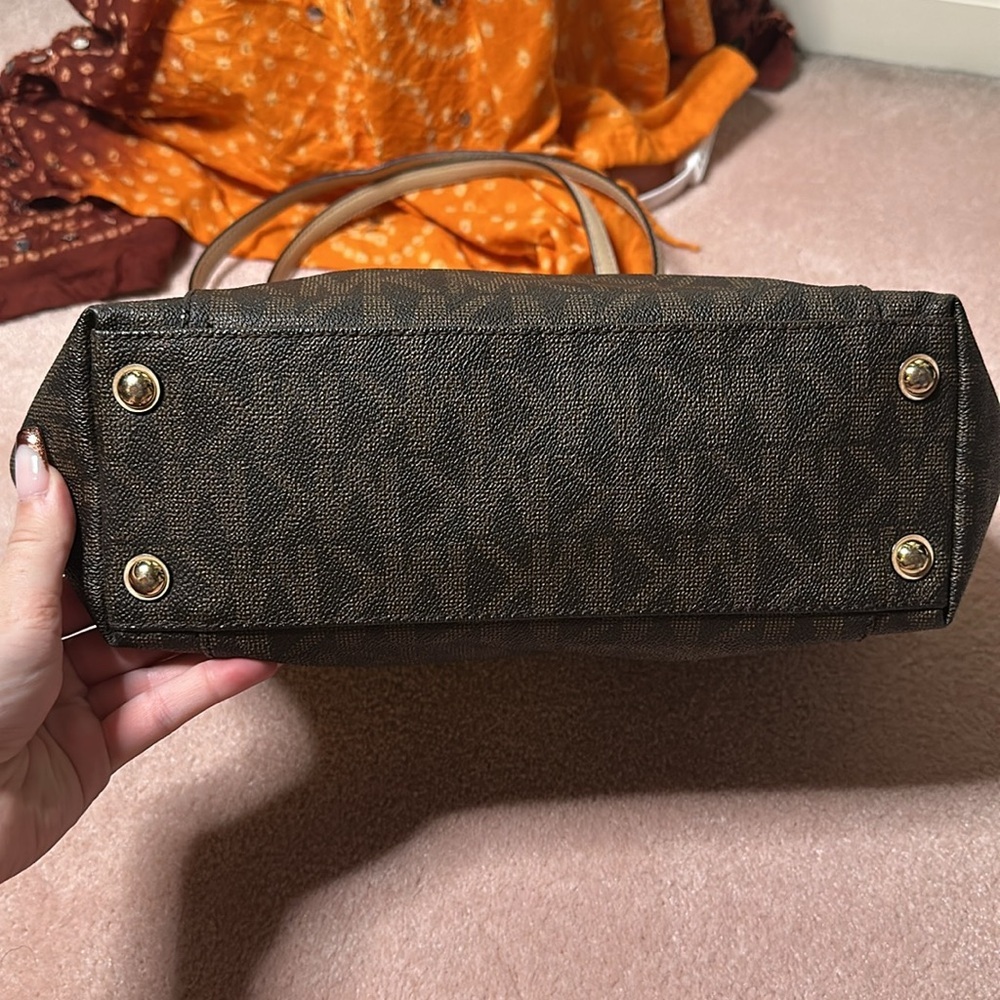 Michael Kors Jet Set East West Signature Zip Tote Bag - Picture 8 of 14